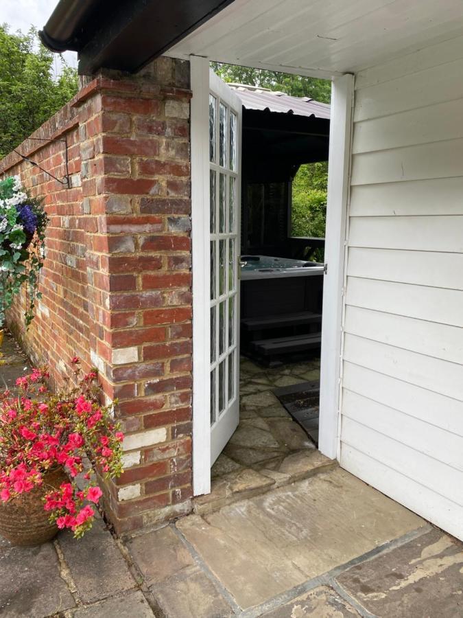 The Garth Guest Suite Studio Cottage Lingfield Exterior photo